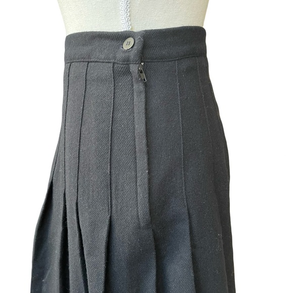 Vintage Stephanie Andrews Black Wool Pleated Mini Skirt – High-Waisted | Classic - Picture 6 of 10
